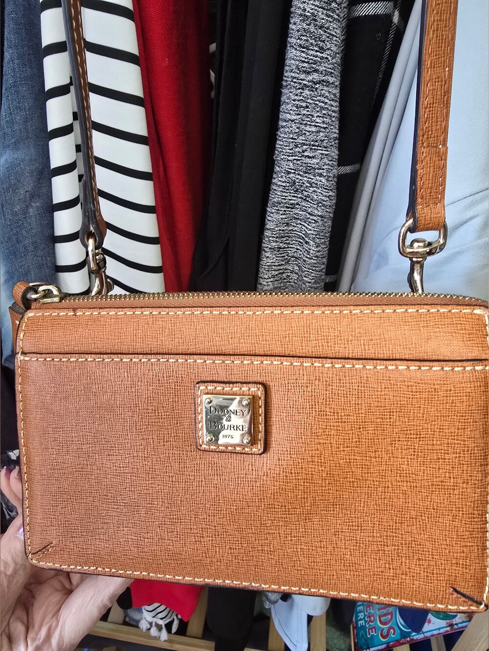 #0632 🧜♀️DOONEY & BOURKE Camel More Than A Wallet w/Adj Shldr Strap, Belt Loop